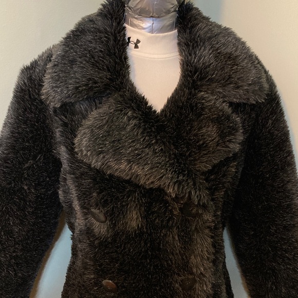 Elegant Black Teddy Jacket - Picture 4 of 10